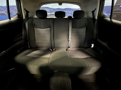 2022 Nissan Leaf - Thumbnail