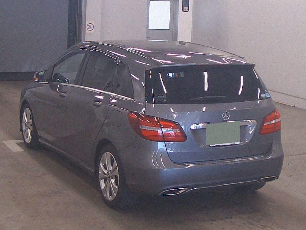 2019 Mercedes-Benz B180