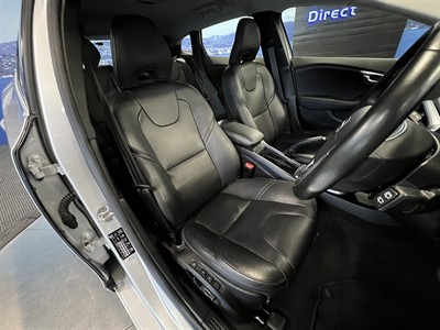 2015 Volvo V40 - Thumbnail