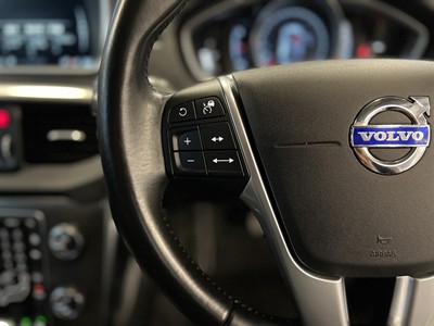 2015 Volvo V40 - Thumbnail