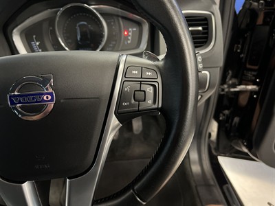 2017 Volvo V60 - Thumbnail