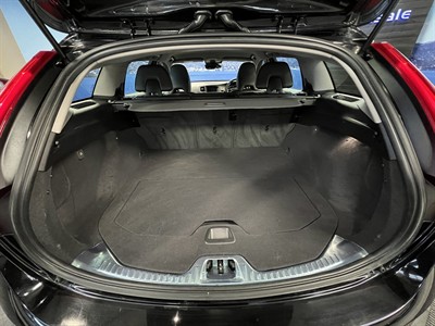 2017 Volvo V60 - Thumbnail