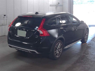 2017 Volvo V60 - Thumbnail