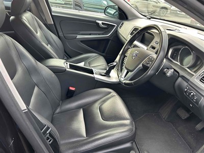 2017 Volvo V60 - Thumbnail