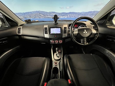 2011 Mitsubishi Outlander - Thumbnail