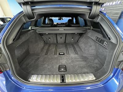 2022 BMW 318i - Thumbnail