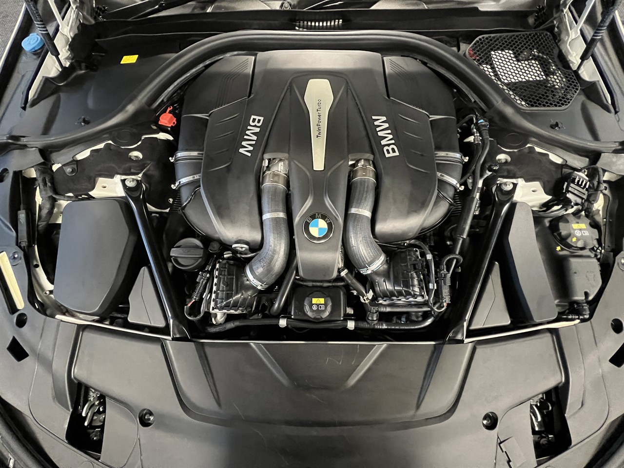 2017 BMW 750i