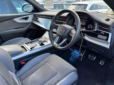2019 Audi Q8 - Thumbnail