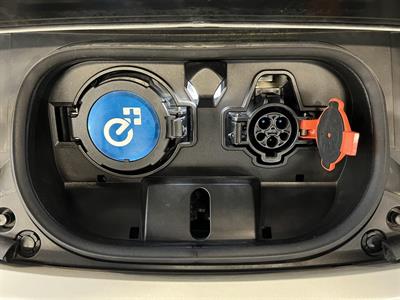 2019 Nissan Leaf - Thumbnail