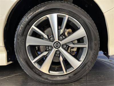 2019 Nissan Leaf - Thumbnail