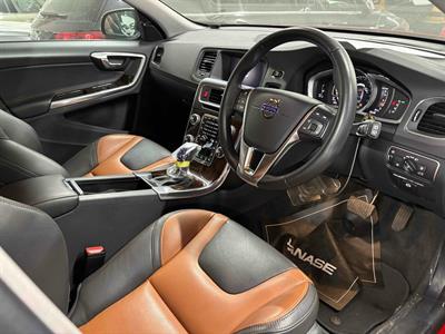 2018 Volvo V60 - Thumbnail