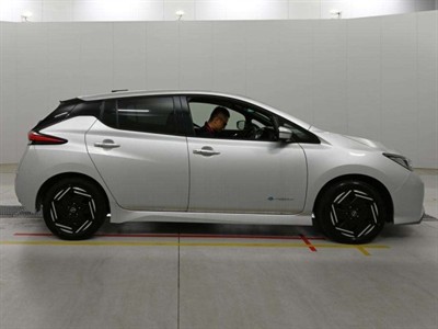 2022 Nissan Leaf - Thumbnail