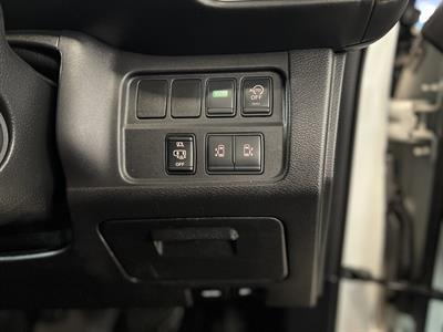 2017 Nissan Serena - Thumbnail