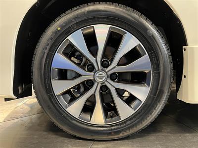 2017 Nissan Serena - Thumbnail