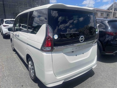 2016 Nissan Serena - Thumbnail