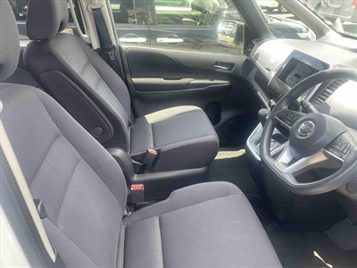 2016 Nissan Serena - Thumbnail