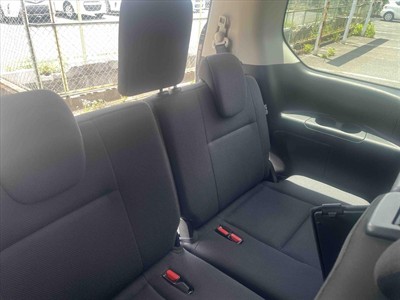 2016 Nissan Serena - Thumbnail
