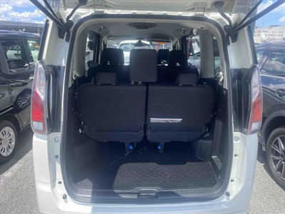 2016 Nissan Serena - Thumbnail