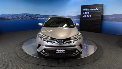 2017 Toyota C-HR - Thumbnail