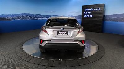2017 Toyota C-HR - Thumbnail