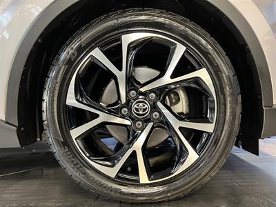 2017 Toyota C-HR - Thumbnail