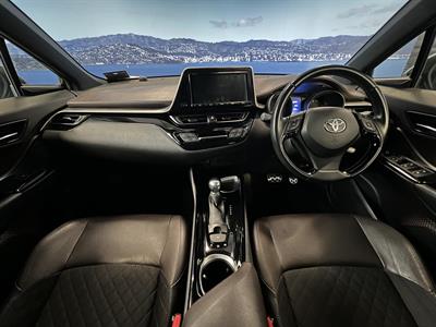2017 Toyota C-HR - Thumbnail