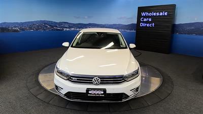2017 Volkswagen Passat - Thumbnail