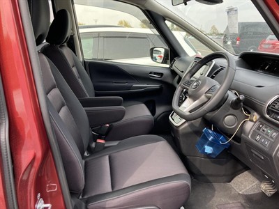 2016 Nissan Serena - Thumbnail