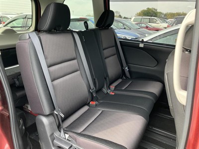 2016 Nissan Serena - Thumbnail