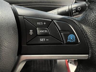 2016 Nissan Serena - Thumbnail