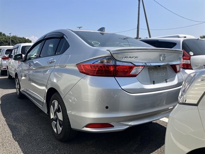 2017 Honda Grace - Thumbnail