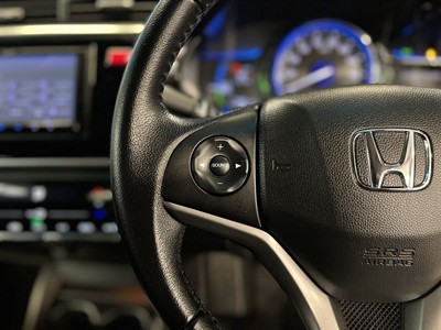 2017 Honda Grace - Thumbnail