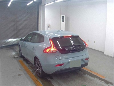 2019 Volvo V40 - Thumbnail