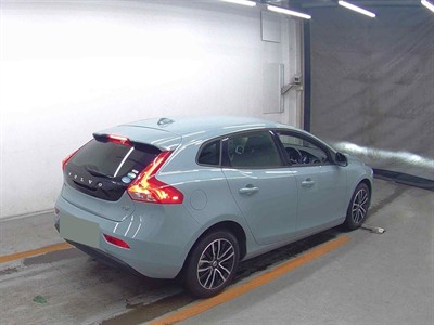 2019 Volvo V40 - Thumbnail