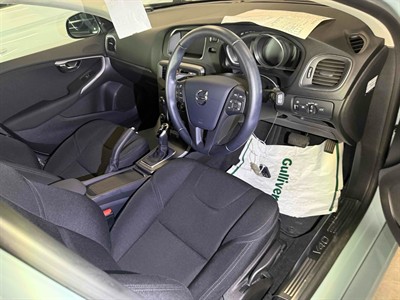 2019 Volvo V40 - Thumbnail