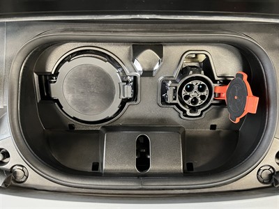 2022 Nissan Leaf - Thumbnail