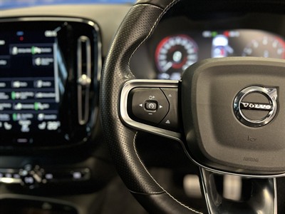 2021 Volvo XC40 - Thumbnail