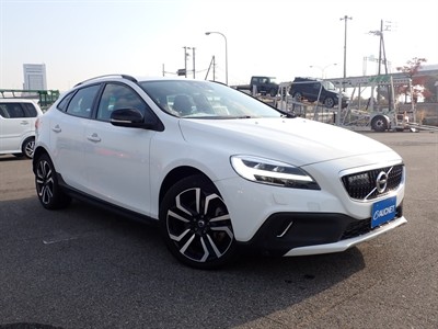 2019 Volvo V40 - Thumbnail