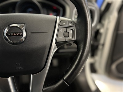 2019 Volvo V40 - Thumbnail