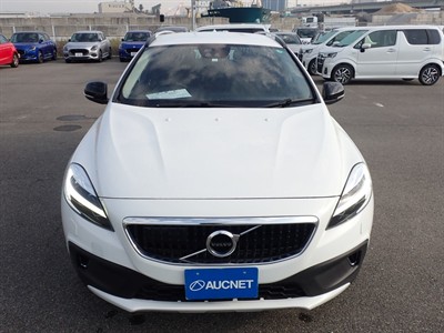 2019 Volvo V40 - Thumbnail