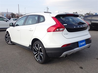 2019 Volvo V40 - Thumbnail