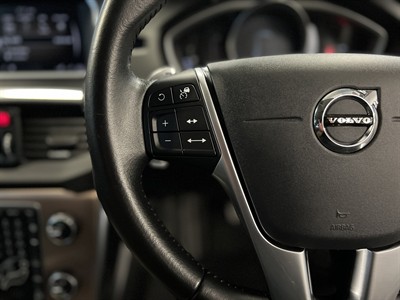 2019 Volvo V40 - Thumbnail