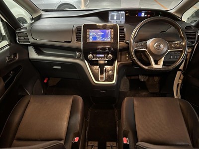 2017 Nissan Serena - Thumbnail