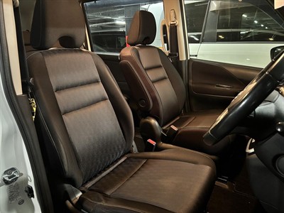 2017 Nissan Serena - Thumbnail