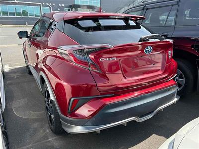 2017 Toyota C-HR - Thumbnail