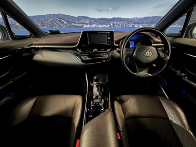 2017 Toyota C-HR - Thumbnail