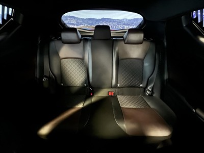 2017 Toyota C-HR - Thumbnail