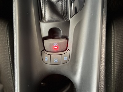 2019 Toyota C-HR - Thumbnail