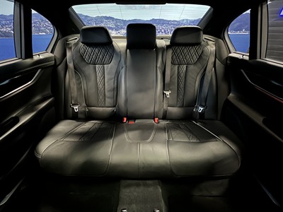 2017 BMW 750i - Thumbnail