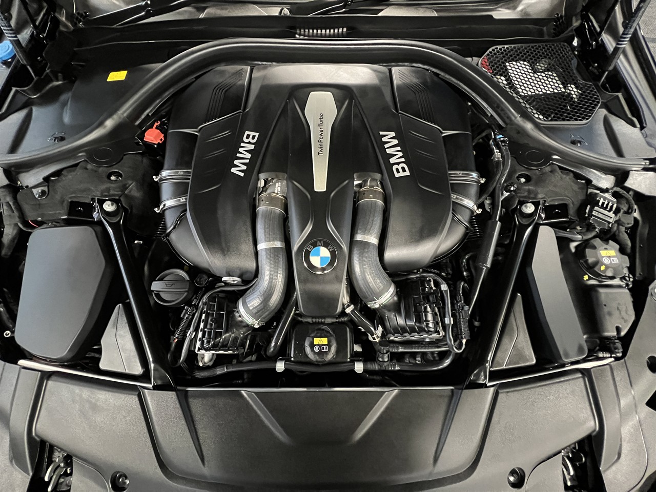 2017 BMW 750i
